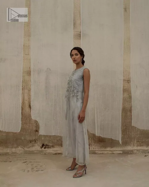 Balancing outfit lovers here’s your style treat! The handsome and charming steel grey attire is an epitome of elegance and