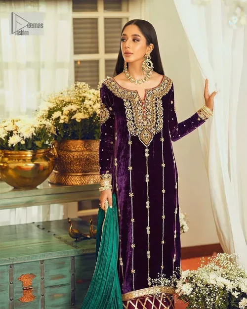 Dress yourself up in glamorous ensembles. DeemasFaashion presents this beautiful party outfit in plum colour. It is highlighted with golden