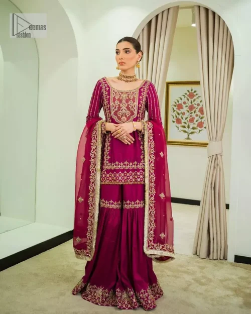 It’s bold, it’s romantic, it’s burgundy. The burgundy shade of this short shirt and gharara makes it an alluring choice