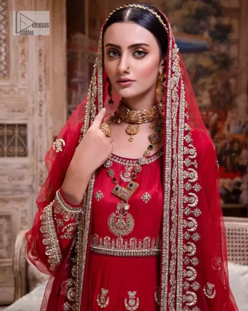 The traditional style is the new thing in the market. The stunning pishwas in the deep red shade is an