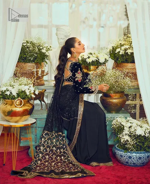 Black, is a reminder to love yourself. The navy blue blouse is augmented with elusive dabka and remarkable naqshi to