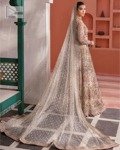 This elegantly poised nikah wear defines trendy fashion in its most acceptable form! The lehenga blouse is in the peach