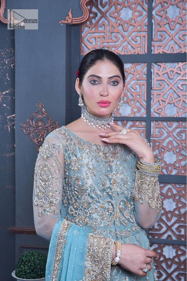 Serving looks we love. DeemasFashion presents this party outfit in sky blue colour which is adorned with silver embroidery and further prominent with tilla, dabka, kora, Kundan, Zardozi and the real magic of crystals. The round neckline looks like a complete diva since it is so opulent and vibrant. Further, the full sleeves make this masterpiece lovely and charming. It is organized with lehenga made with pure jamawar which speaks for itself. Complete this outfit with a dupatta framed with four-sided borders that have been carefully added for the additional finishing touch.