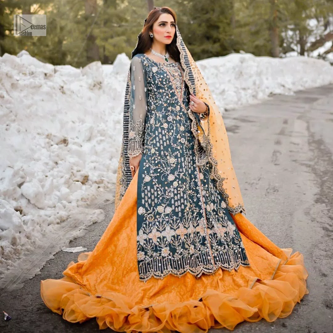 Unstitched Pakistani Lawn Suits & Ladies Dresses - GulAhmed