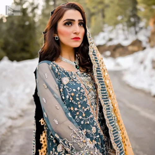 Elevate your Mehndi celebration with our stunning teal blue Mehndi outfit