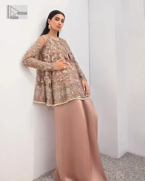 Rich shades and stunning details of party outfit – you’ll be making heads turn. A 2 pc outfit with a