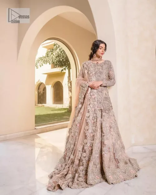 Let your nikah outfit do the talking.  An elegant rhyme to tradition, this short shirt and lehenga create aesthetical magic