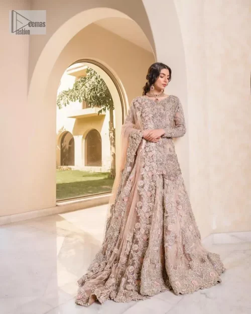 Let your nikah outfit do the talking.  An elegant rhyme to tradition, this short shirt and lehenga create aesthetical magic