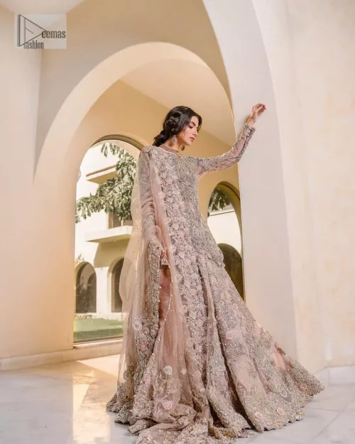 Let your nikah outfit do the talking.  An elegant rhyme to tradition, this short shirt and lehenga create aesthetical magic