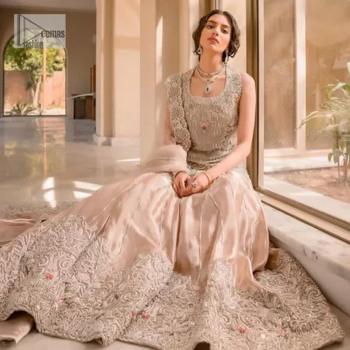 The beauty of idealism is captured with a touch of sparkle. This exclusive rose pink ensemble is beautifully translated on