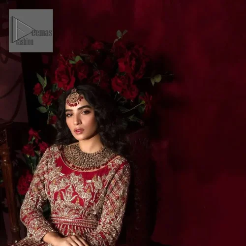 Delicate florals for your convenience to create a truly mesmerizing look