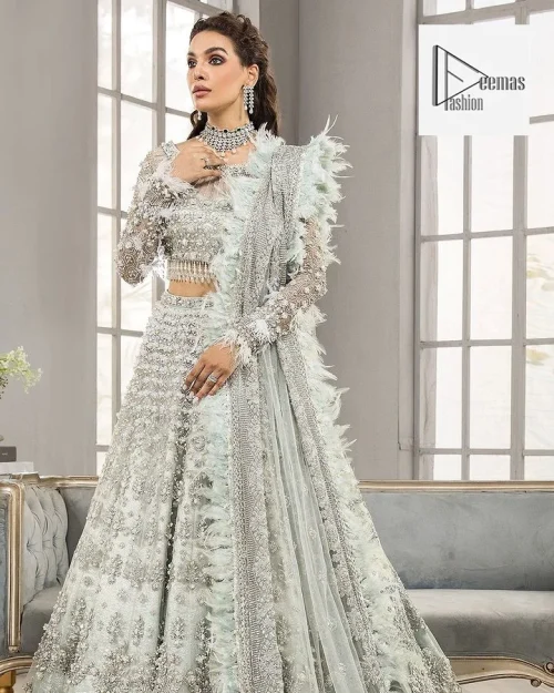 This attire is a testament to grace and sophistication, with its intricate multiple-colour detailing of tilla, dabka, kora, Kundan, Zardozi