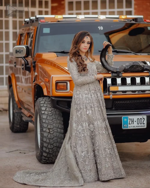 The round neckline completes this divine ensemble, leaving you feeling like royalty on your special day. Every detail whispers elegance,