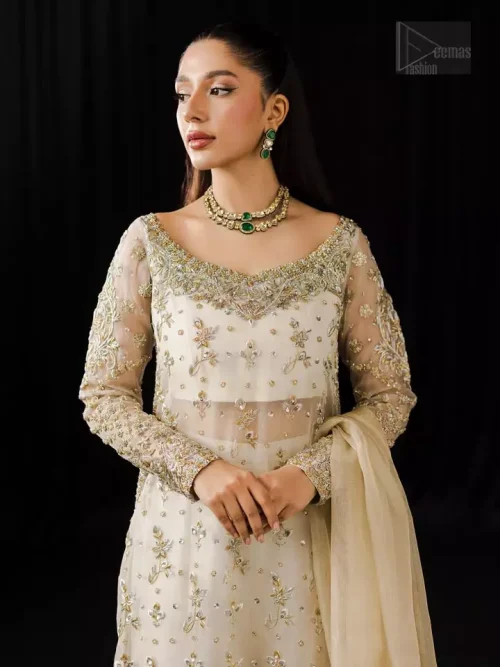 Full sleeves and a tailored fit ensure you look polished and poised from every angle.