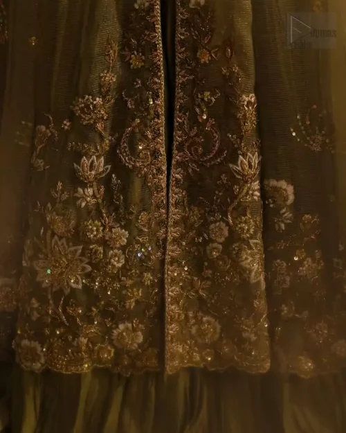 Lace detailing along the lehenga hem introduces a graceful, feminine finish.