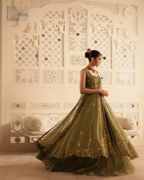 Delicately finished edges ensure a polished, couture-grade presentation throughout.